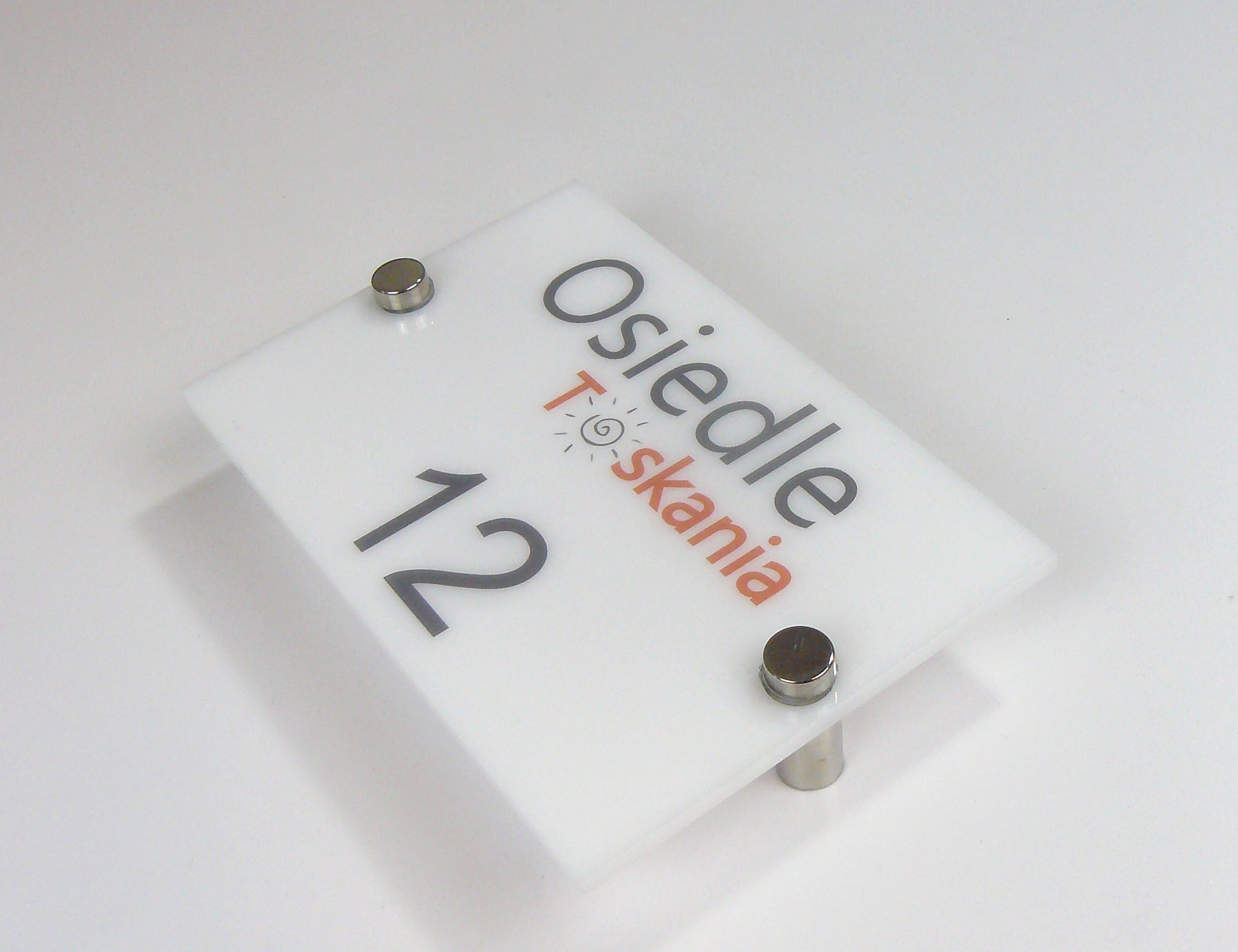 tabliczka szyld z plexi informacyjna adresowa z nadrukiem UV format A5